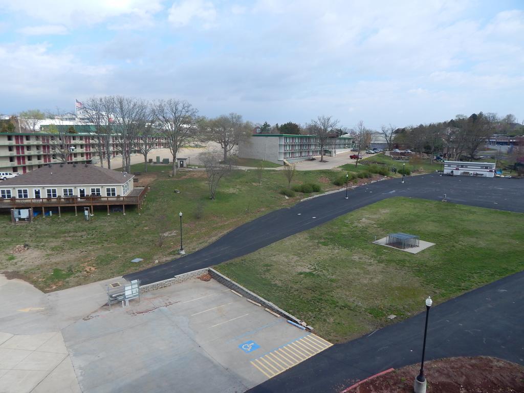 Ramada Branson Hotel And Resort Exterior photo